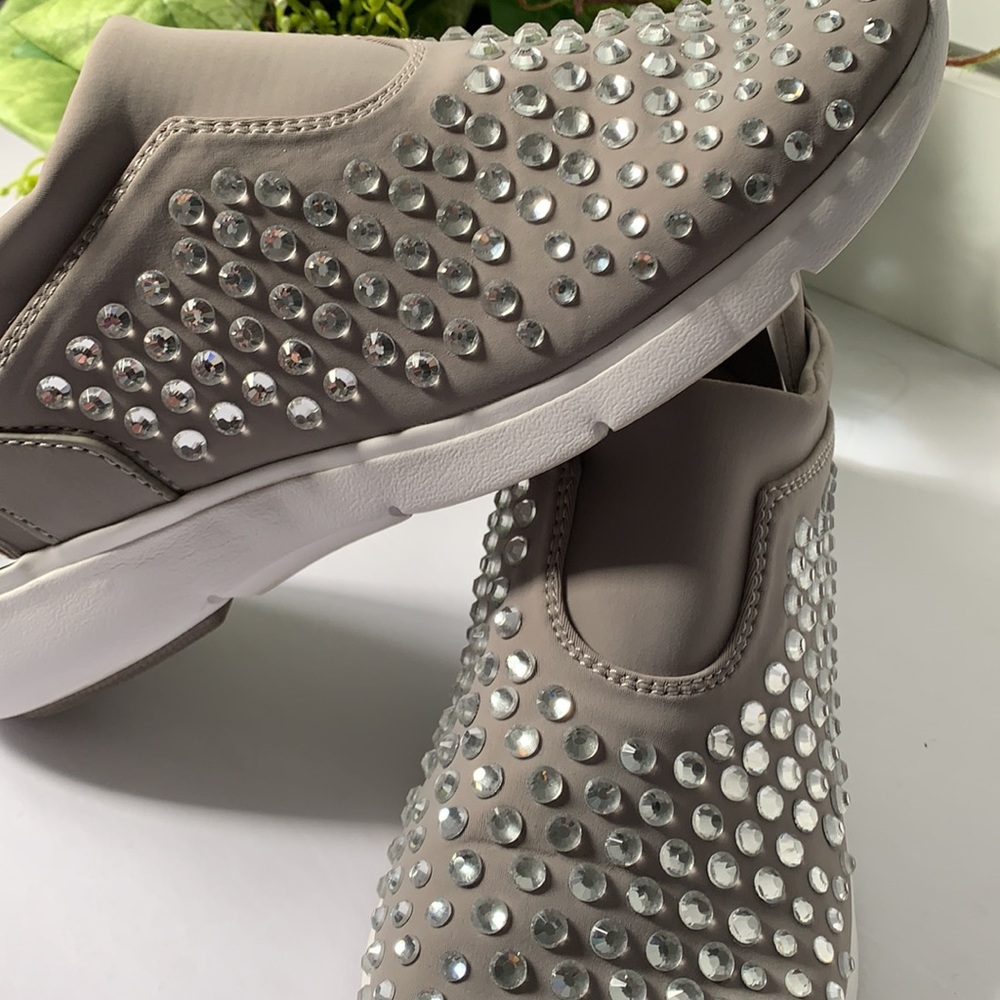 🔥🔥🔥Michael Kors embellished sneakers size 7 US🔥🔥🔥 - Picture 2 of 9